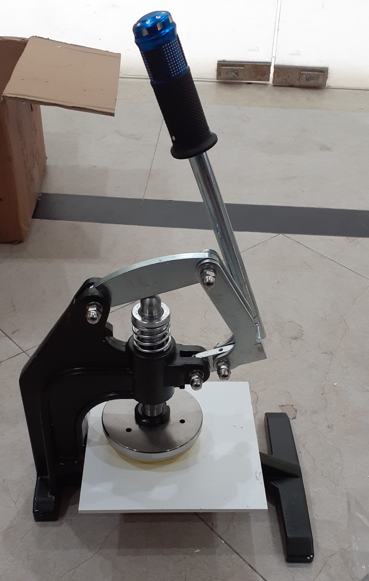 Dụng cụ cắt mẫu vải 100cm2 TQ